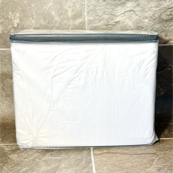 Pinched Pleat 3 Piece Duvet Cover Set - White (King) - Threshold - Picture 6 of 6